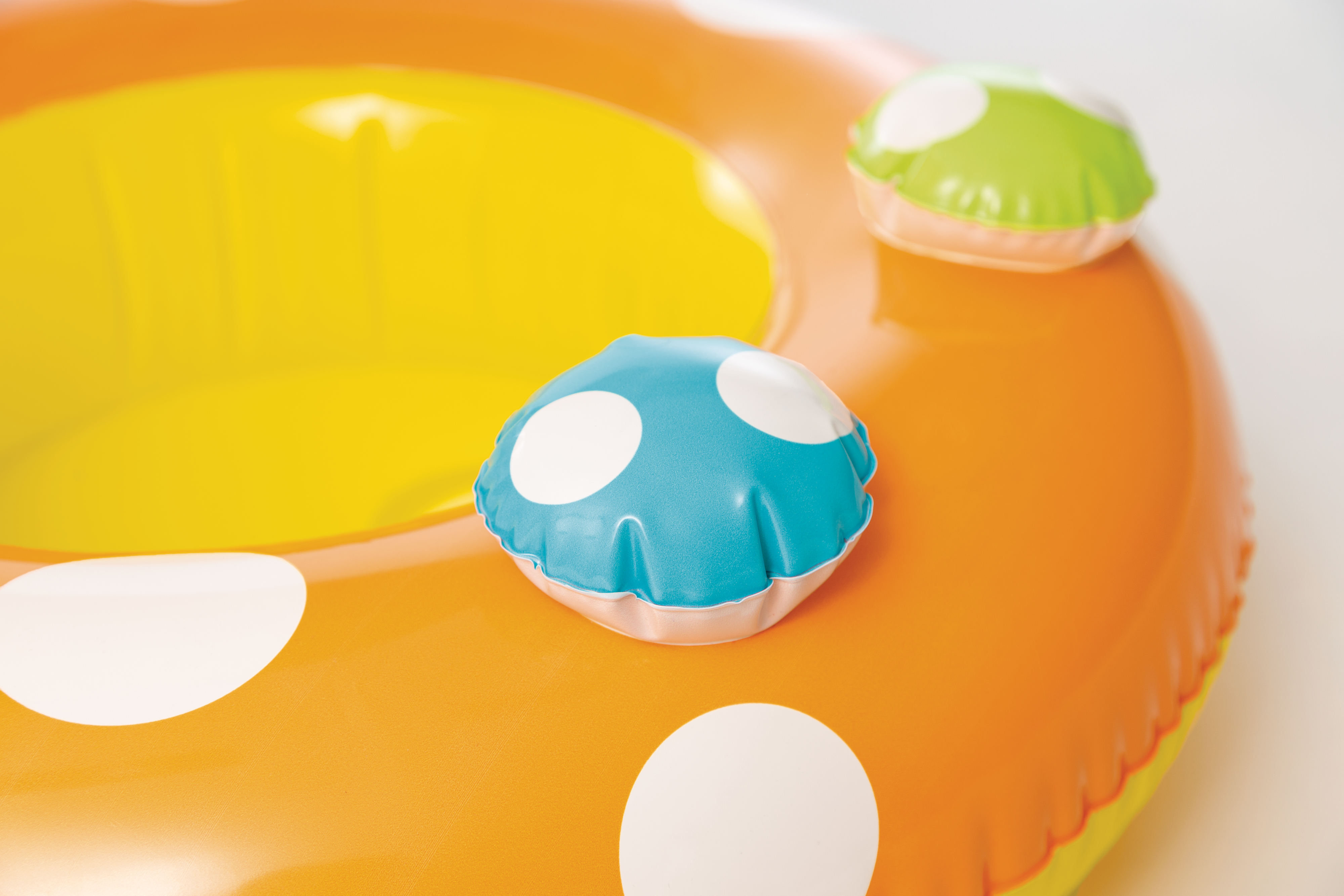 Надувний пліт-круг INTEX Mushroom  Kiddie з отворами для ніг