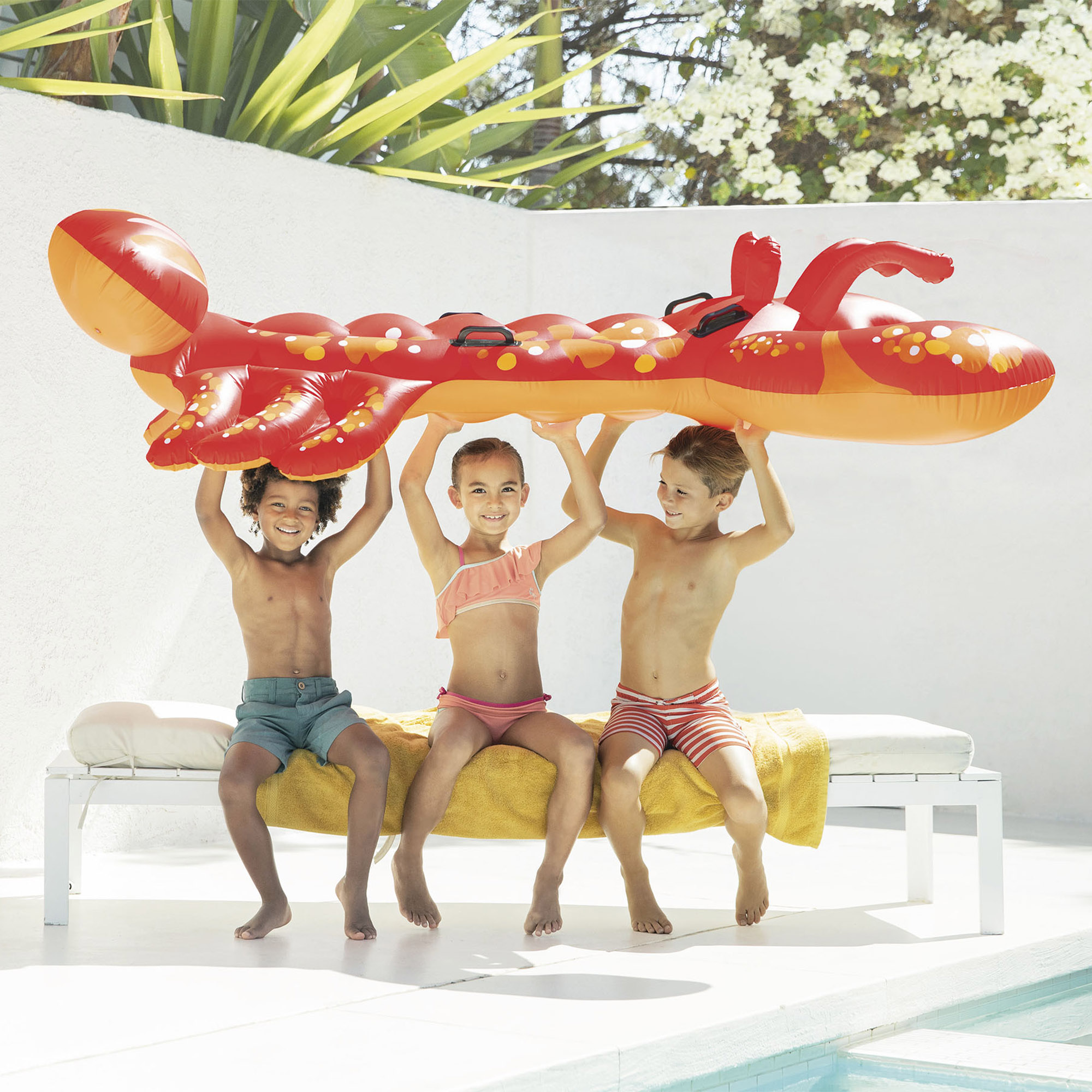 Надувний Омар INTEX для катання