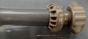 Входной/исходящий патрубок (диаметром 37,4 х 115 мм) базы управления СПА с гайкой, хаки