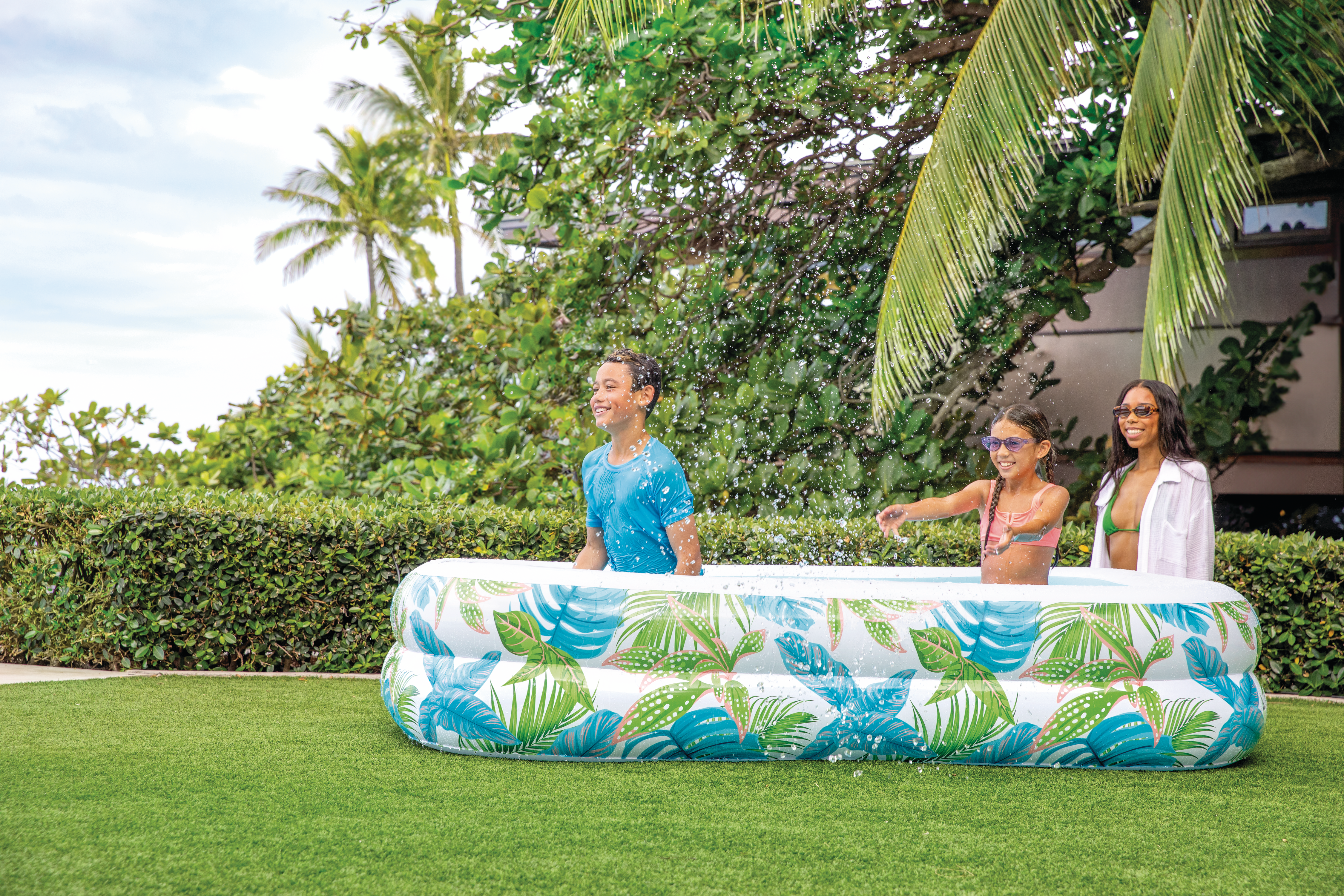 Семейный надувной прямоугольный бассейн INTEX Swim Center