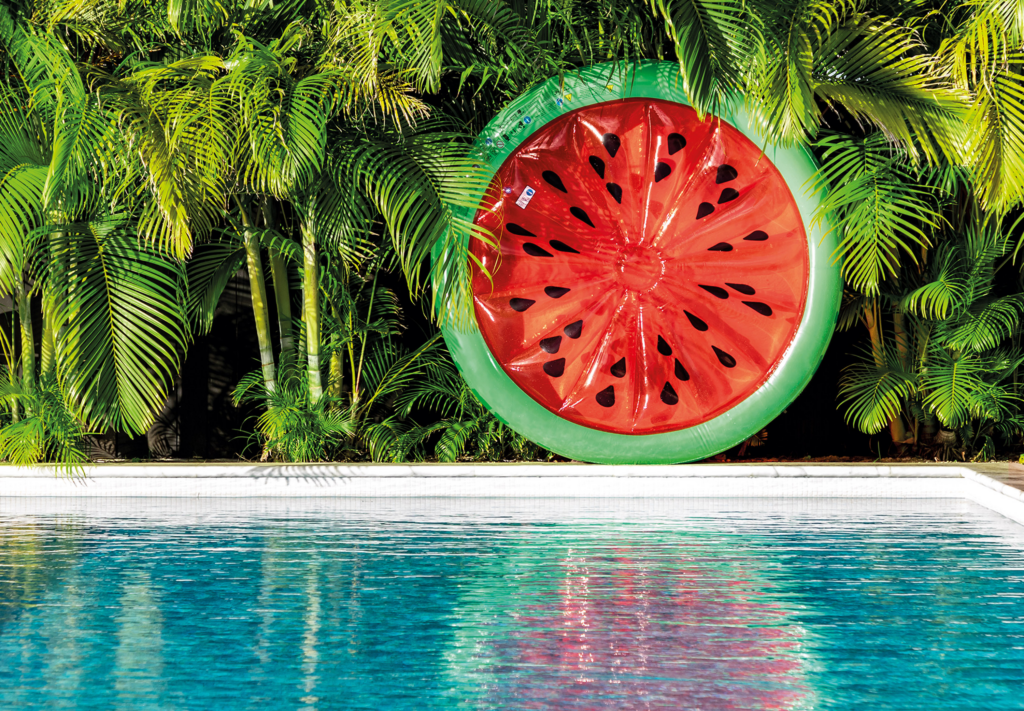 Матраци, крісла та пляжні ігри