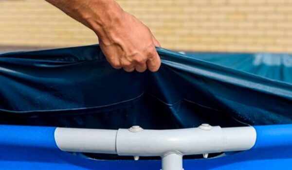 Зимове покриття для басейну: чому варто його використовувати, якщо ви не збираєтеся розбирати свій басейн INTEX цього року